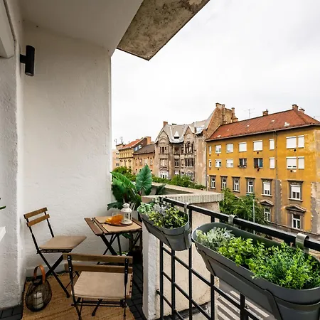 Bohocorvin By Marie * Budapest